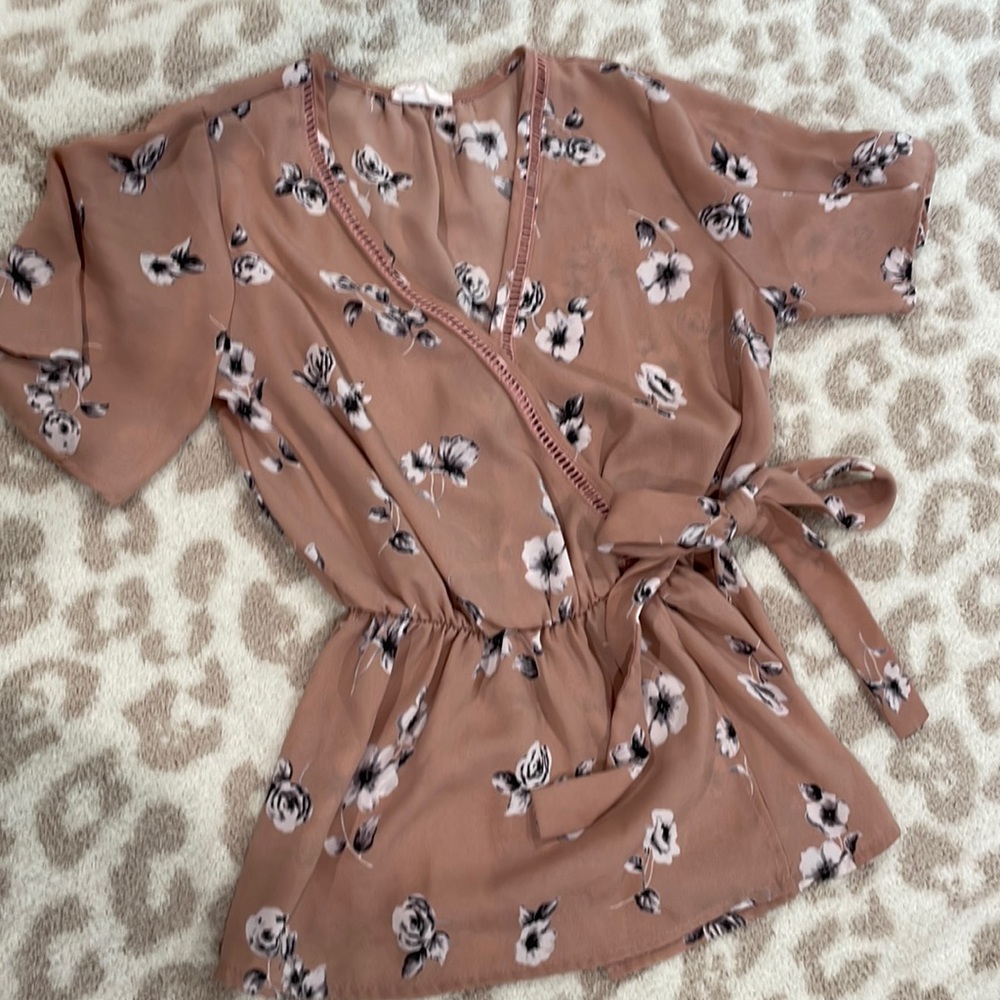 Women’s XS sienna sky floral print side tie wrap blouse